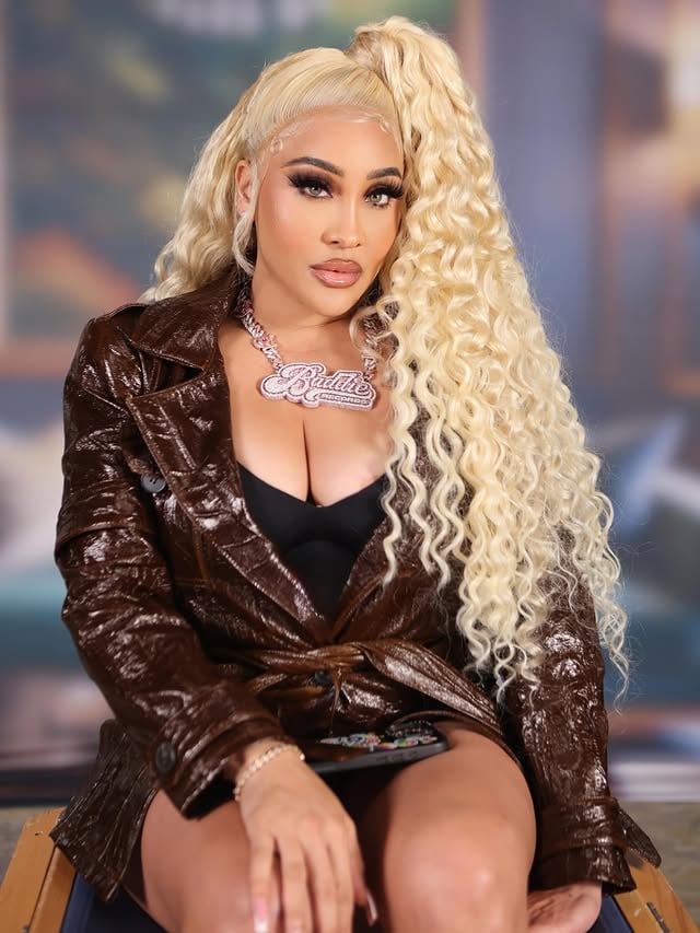 In my soft girl era 🎀

Do you like me blonde?