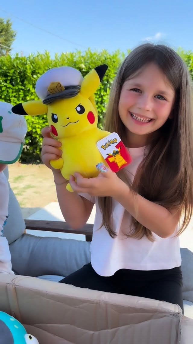 Nuova unboxing per i bimbi delle novità di @reitoys.official Sul sito @reitoys.official ci sono anche le nuove collezioni di @squishalongs dei @pokemon , @hellokitty ed @harrypotterit •••••#family #pokemon #reitoys #childhood by @theincrediblefamily