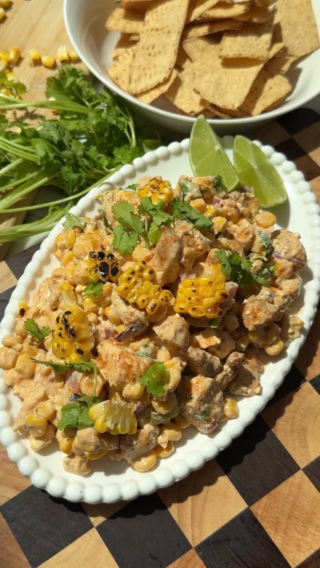 HIGH PROTEIN ELOTE CHICKEN DIP 🌽 Comment “CORN” and I’ll send you the recipe with access to my whole archive (450+ high protein recipes) by @recipesbyvictoria