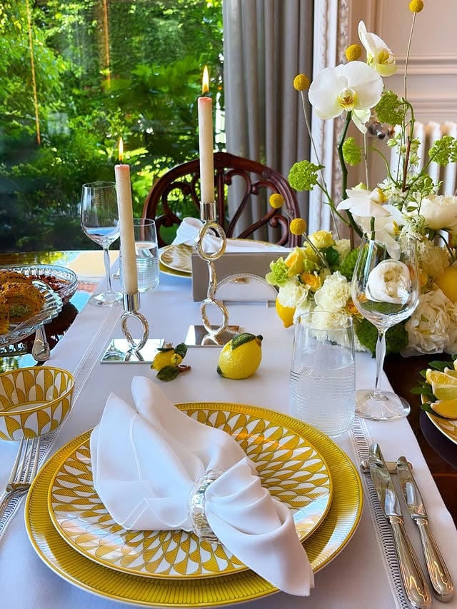 Harika Bir Günden Kalanlar 💛💛💛 Art De La Table 🫶🏻 #cerceylan #sofra #hermes #christofle #baccarat l by @cerceylan