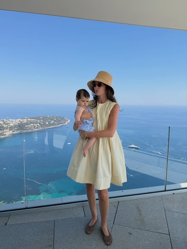 Emmener ma petite famille au @themaybourneriviera : un rêve éveillé 🙏🏼💙 Invitation#familytime #motherdaughter #couplegoals #southoffrance by @paola.ambre