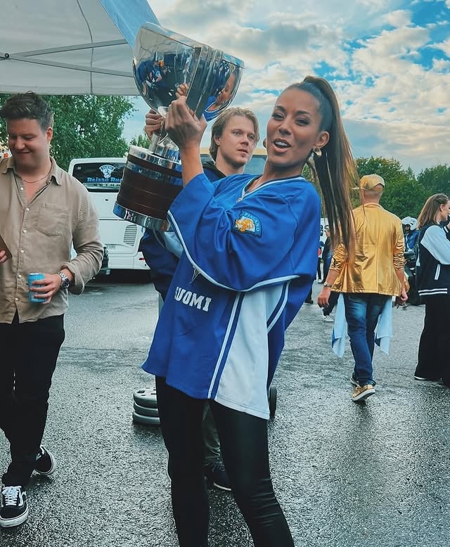 Ihanaa Leijonat 🤍💙 muistoja vuosien varrelta. Torilla tavataan 😁🇫🇮 #leijonat by @djamandaharkimo