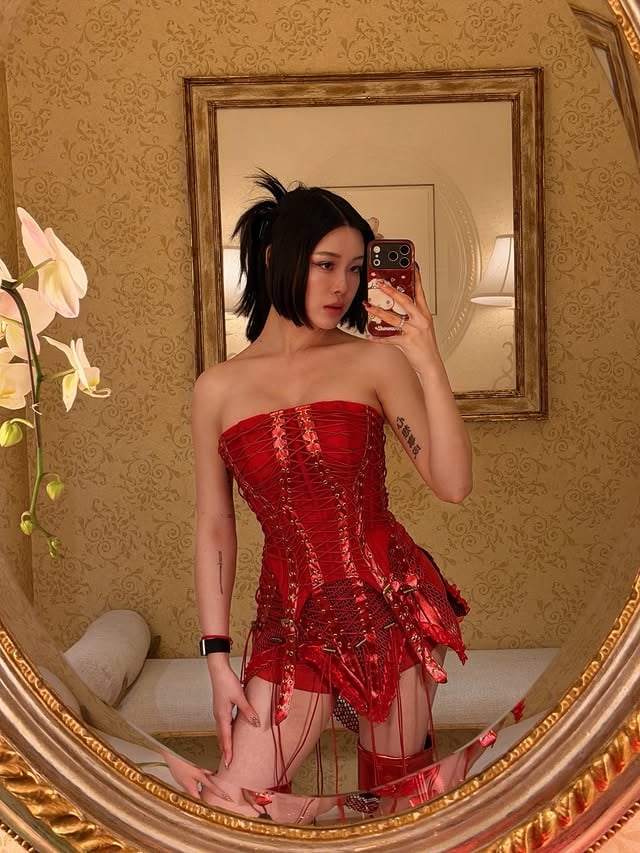 Forgot to post these from when i wore this insane outfit by @dianamputri 😩 Apparently this was supposed to be a custom for a kpop artist… i wonder if u can guess who 👀👀