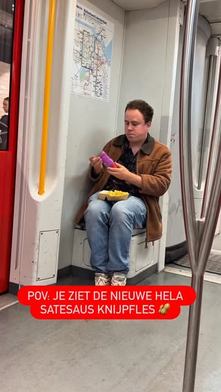 Hela heeft satésaus in een knijpfles, onze gebeden zijn gehoord!!! Op kantoor, in de metro, in de auto, het kan overal gebruikt worden, warm of koud, mjam. Verkrijgbaar bij Jumbo.

@hela_original #hela #satesaus #samenwerking