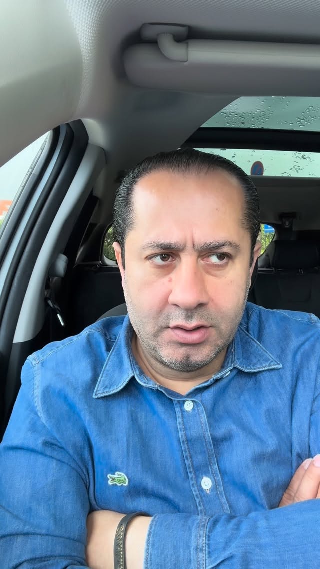 ⁨	من سال‌هاست که معتقدم هنرمند در برابر مردم و مخاطبان خود مسئولیت اخلاقی دارد. قیصر خواننده ای که تمام ارزش‌های انسانی را زیر پا گذاشت باید توسط وزارت امور خارجه امریکا اقامتش ابطال شود ، ما این موضوع را ادامه خواهیم داد

برای من قابل پذیرش نیست که فردی سال‌ها با استفاده از فضای آزاد خارج از ایران فعالیت کند، اما سپس در کنار نهادها و ساختارهایی قرار بگیرد که بسیاری از ایرانیان آنها را مسئول سرکوب، بازداشت و رنج هموطنان خود می‌دانند.

به همین دلیل، در چارچوب قوانین و سازوکارهای قانونی موجود، مستندات و اعتراضات خود را به مراجع ذی‌صلاح ارائه کرده‌ام تا درباره هرگونه همکاری احتمالی با نهادهای تحریم‌شده یا افراد مرتبط با آنها بررسی‌های لازم انجام شود.

این موضوع نه از سر دشمنی شخصی، بلکه از سر احترام به خون جان‌باختگان، زندانیان سیاسی، خانواده‌های دادخواه و مردمی است که برای آزادی و کرامت انسانی هزینه‌های سنگینی پرداخت کرده‌اند.
بنده فرشاد عاشور ضمن تهیه یک گزارش بسیار عریض و طویل با کارشناسان سازمان سیا و موساد همزمان در حال رایزنی جهت از بین بردن اقامت این فرد در امریکا هستم ، بنده در این مسیر از هیچ تلاشی فروگزار نمیکنم شاید موفق نشوم اما من این موضوع را تا آخر پیگیری میکنم و شخصا به امریکا خواهم رفت و هفته آینده به اسرائیل در همین رابطه سفر میکنم .

#تا_آخوند_کفن_نشود_این_وطن_وطن_نشود #ایران
