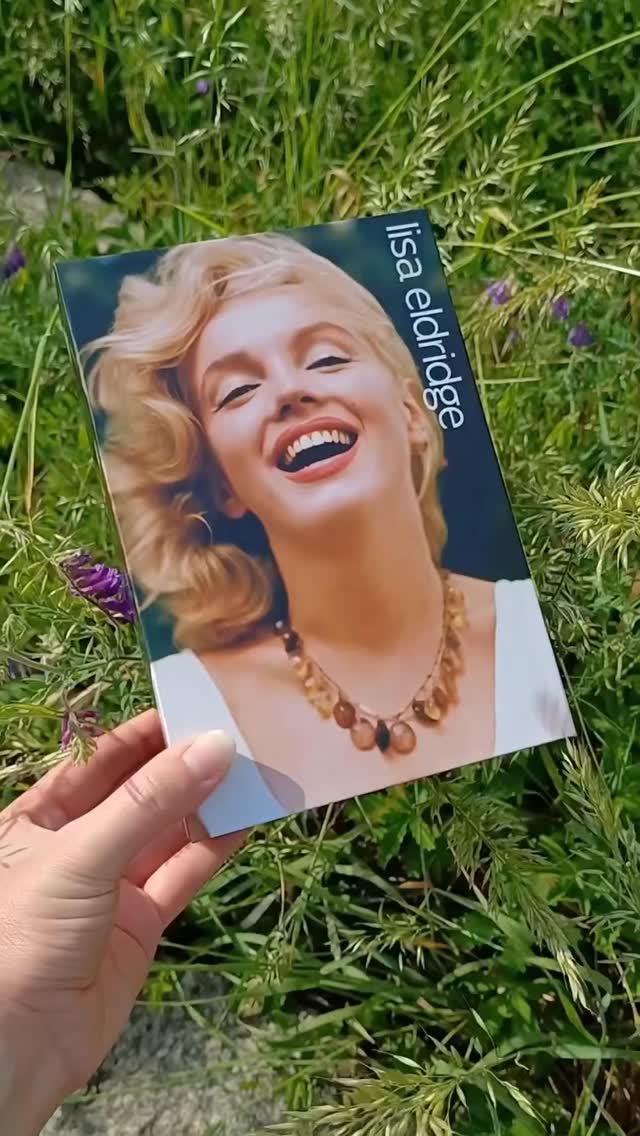 How gorgeous is this reel? 
Summer meadows & the Marilyn Collection = Bliss 🌸🪻🌷🌼
It’s going to be a Marilyn Summer! 

“On this special day, a very special package arrived: the @lisaeldridgemakeup Marilyn Monroe collection. Some of my wildest dreams just came true!” @griethian 

Photographs by Sam Shaw (c) Shaw Family Archives @samshawphoto 

Happy Birthday, Marilyn! ❤️

Thank you for creating such a pretty reel @griethian 🫶🏻

#lisaeldridge #lisaeldridgemakeup #marilynmonroe #marilynmonroe100 #vintagebeauty