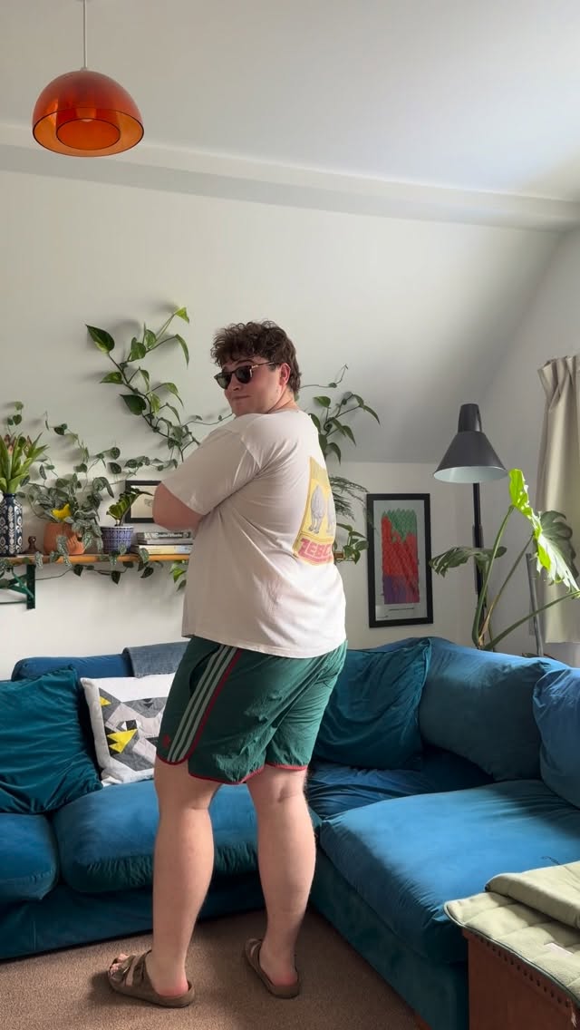 This is how I’m dressed 99% of the summer… no layering just shorts and a t-shirt.

Make sure you check out the link in my bio to get yourself some @myoddballs and use code “stubbosfits” for 10% off your next order!

T-shirt - vintage
Shorts - @adidasuk 
Shoes - @birkenstock Arizona
Sunglasses - @taylormorrisofficial 
Boxers - @myoddballs 

#grwm #sustainablefashion #vintagefashion #secondhandfashion #plussizefashion