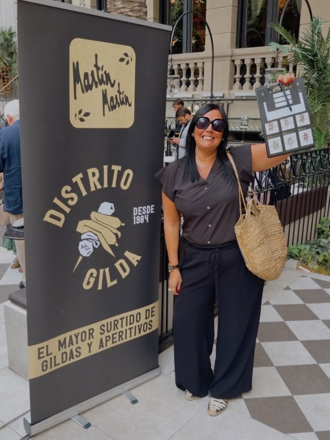 Resumen claro y conciso de lo que tenéis que disfrutar estos días: #DistritoGilda viene para que debatáis, salgáis, quedéis, disfrutéis y votéis cuál, de las 14 propuestas, es vuestra #Gilda 🔝 
El planazo de @martinmartin_es viene con carga solidaria y es que el 10% de lo recaudado con sus Gildas este mes, se destina a esa causa tan desconocida: el cáncer masculino de la mano de la asociación aragonesa @wearethemovemen 

Mi maridaje perfecto: la vikinga con @bodegasvaldepablo 🍹

#zaragoza #quehacerenzaragoza