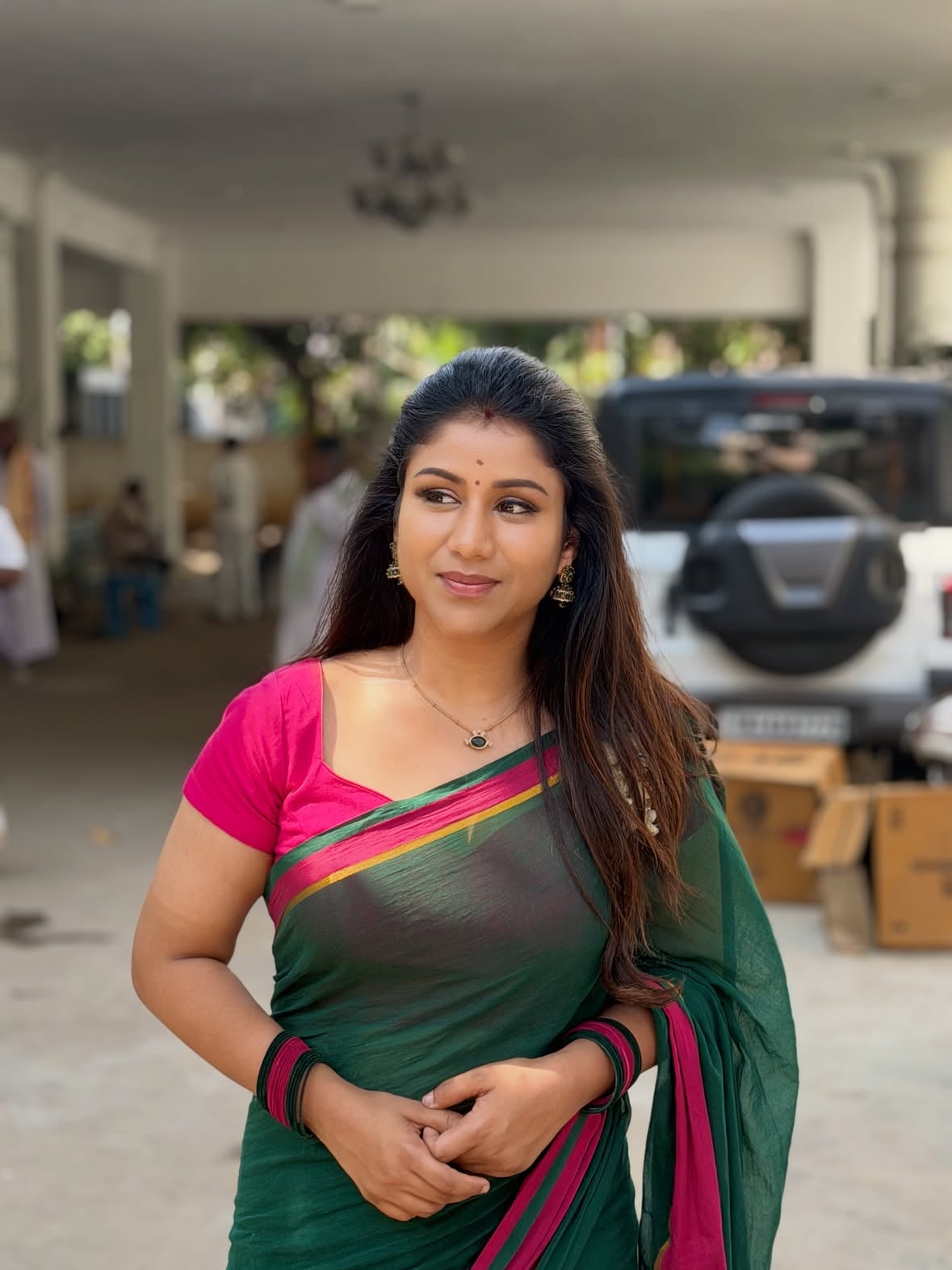 When u wear the beautiful saree 
The confidence level wud be 100% 

Saree I bought it from @kaithari_studio