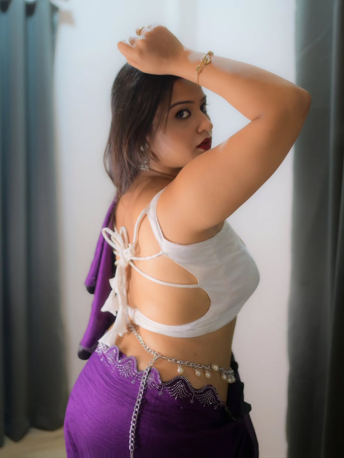 Chandisa badaan ✨
.
.
.
#fyp #sareelove #viralpost #explore #aisheeofficial 

Indoor shoot ideas, saree love, OOTD, OOTDfashion,self love, self make up, party wear, party Vibes, backless blouse, party mood, blouse designs