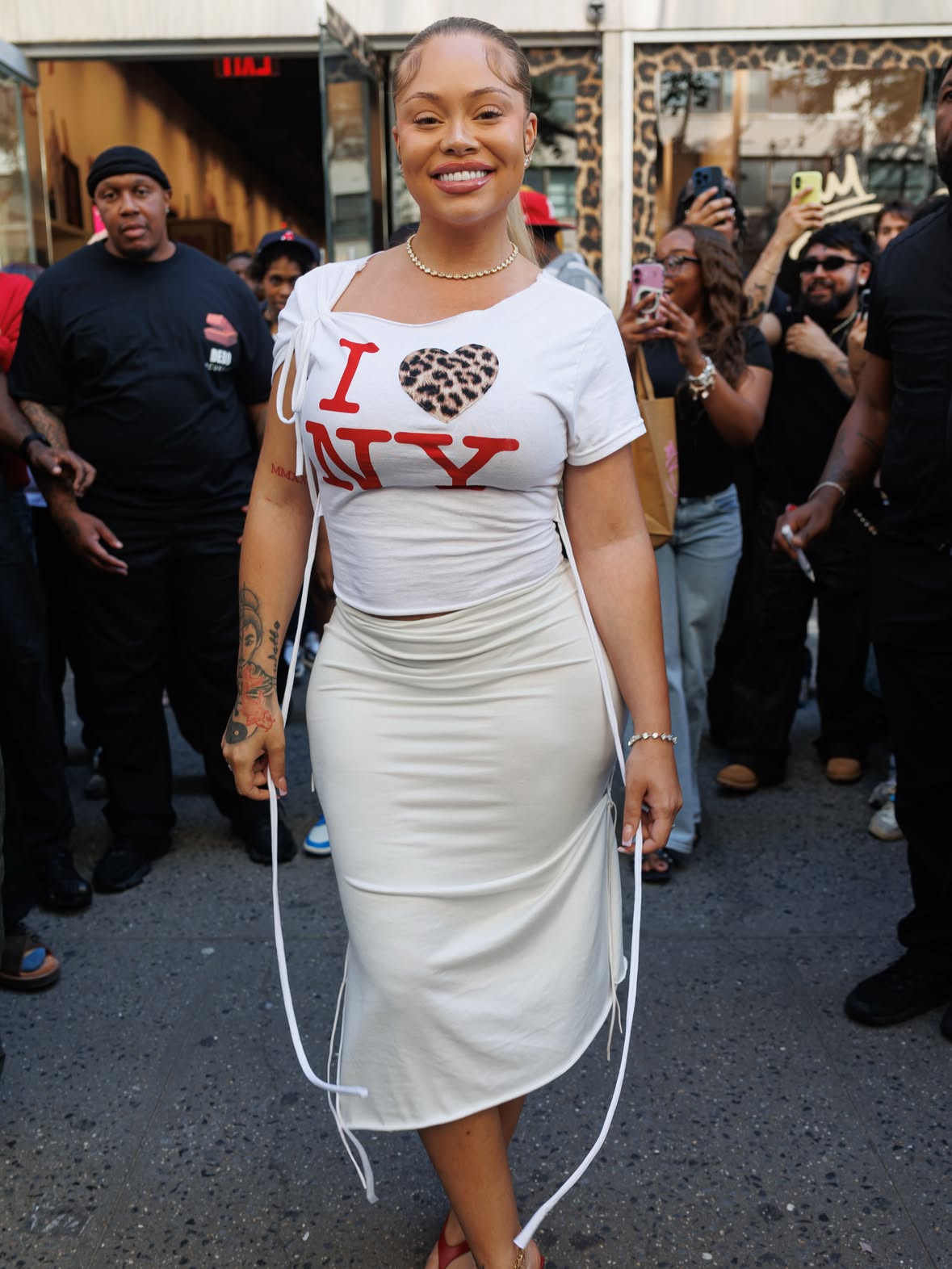 📸😍🔥 Yesterday At The “BIG MAMA” Pop Up Event In New York For Latto’s New Album Where She Did A Mic Drop Performance With @4shootersonly @latto . 

#TTG #TiltTheWorldTv #ExplorePage #Latto #BigMama