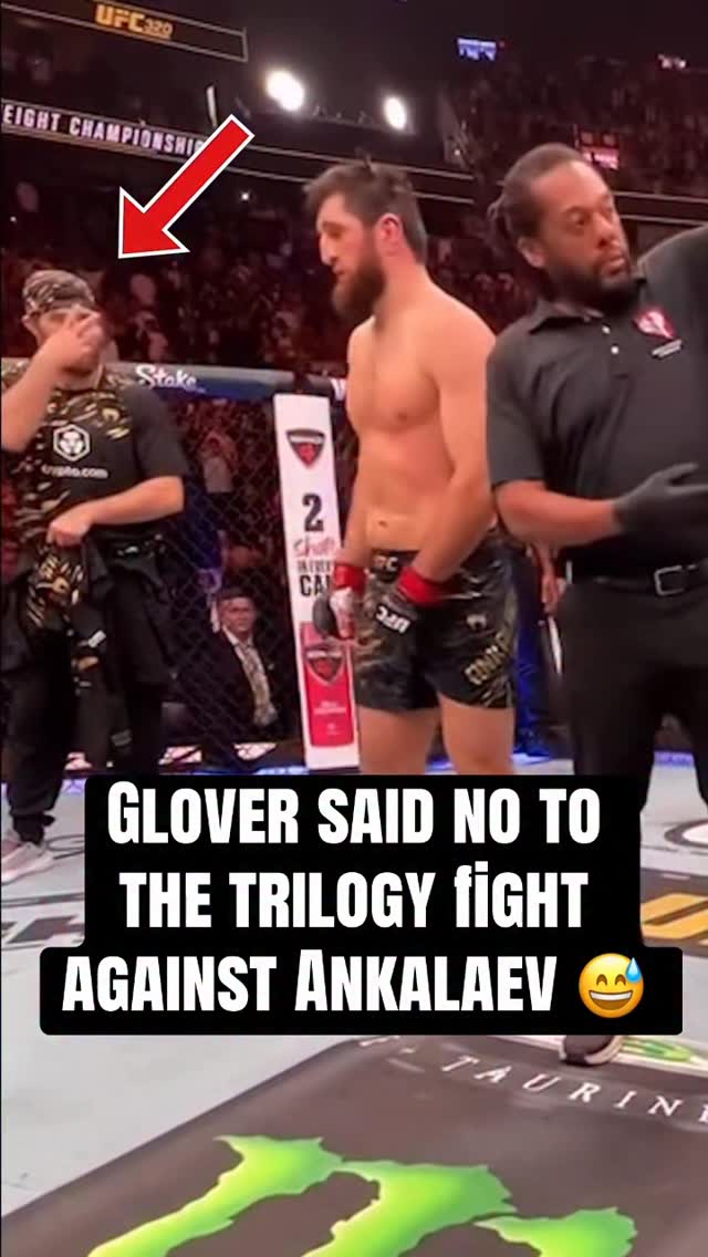 Glover’s response after Alex Pereira’s last win at light heavyweight 😭 (via @danawhite)