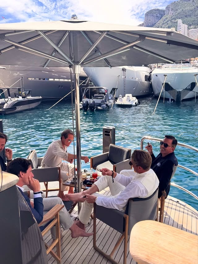 Monaco Grand Prix time… but this year without us ! 🇲🇨😉
After 2 consecutive years of hosting a VVIP party aboard the RH THREE just in front of the start/finish line of the F1 Grand Prix de Monaco, the Kraft pack is taking a break from this year’s circus (and several other events such as the upcoming Pitti)… ! After an already very busy year with the Alexander Kraft Monte Carlo store opening in New York and the launch of the Alexander Kraft Daytona by Artisans de Genève, it’s time for a breather… 🙏
1 - 7 Last year’s great, very Krafty Grand Prix party aboard the RH THREE, with lots of friends, clients, AK cigars, Kraftonis, Bellinis & other delicacies…
8 This year’s Formula 1 fleet has arrived in Monaco…🛳️
9 … and Monaco is prepped for this weekend’s GP… 🇲🇨
10 … a surreal Monaco moment when you see the F1 cars warming up on your way to your own car… 🏎️
11 … which is slightly slower but infinitely more stylish… 😂😉
12 … even my café has F1 cakes… 🥮😂🏎️🇲🇨
13 - 14 … to accompany my al fresco breakfast… ☕️
15 … time check with the AK watch by Artisans de Genève… 👌
16 Gussie is greeting clients at the Alexander Kraft Monte Carlo store… 🐶😂
17 … and having fun with mummy inside…❤️🐶
18 … while daddy is checking the new summer collection incl. this splendid DB light grey, super soft summer blazer with real mother of pearl buttons… 👌
19 - 20 … or the new batch of the « AK MC Perfect Jeans » with a crisp white shirt - the most timeless of casual outfits ! 💪
#monaco #f1 #fashion