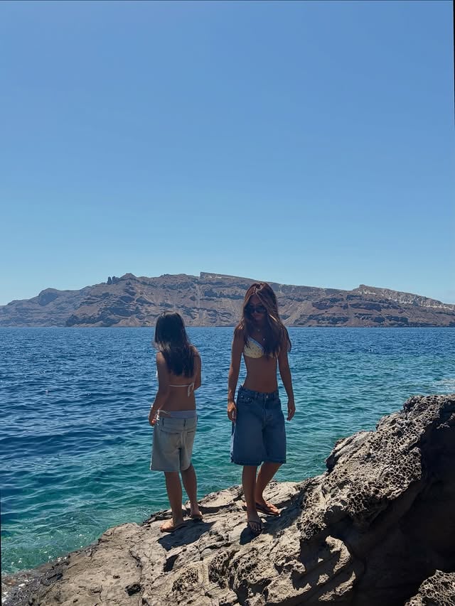 a santorini summer by @laurenkkim0