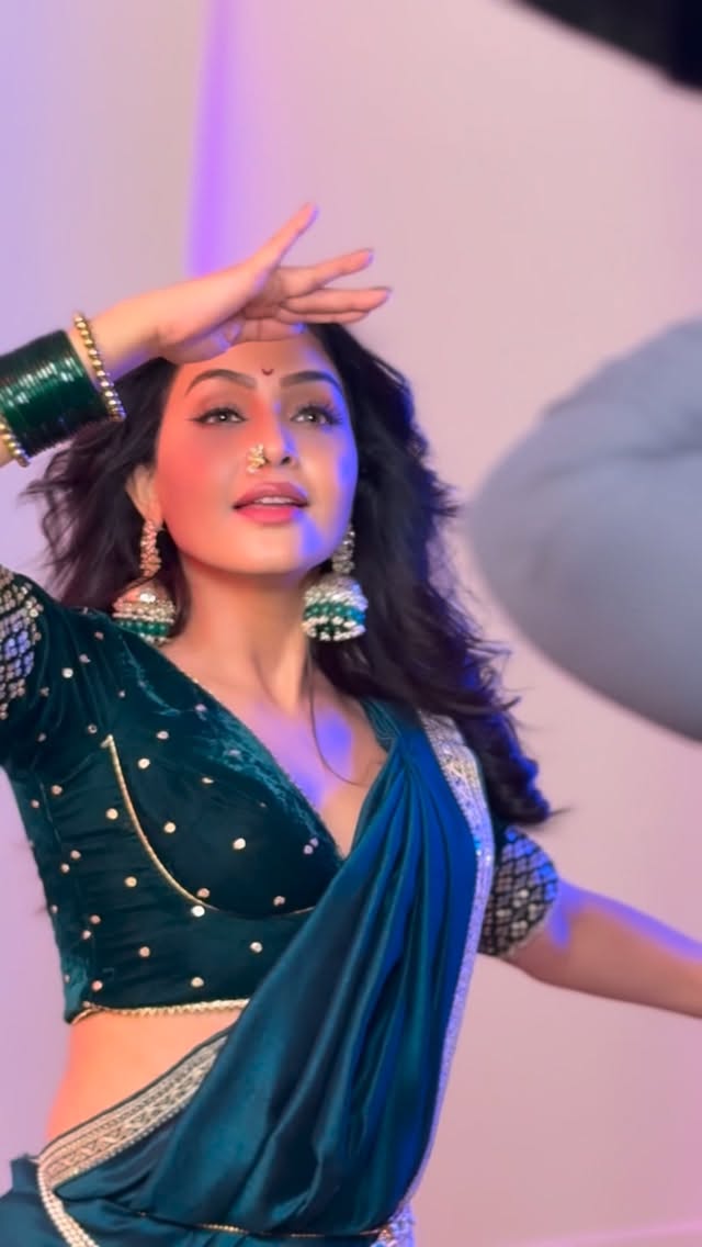 The work, the passion, the joy—dance feeds my soul. 🎬💫

Hair @sunita.adhikari.7921 
Costume @stylebyzaara 
Choreographer @loveyourajpatil3 

#behindthescene #comingsoon #dance #dancereels