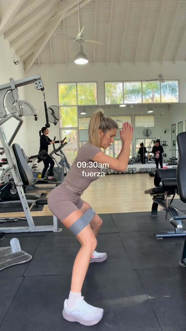 ~ Vlog; una mañana conmigo ~
Mi desayuno proteico acaba de subir de nivel 💪🏻

Después de entrenar, me gusta elegir opciones que acompañen mi ritmo y bienestar. 
Por eso incorporé el nuevo Queso Protein de @laserenisimaok una opción práctica y rica para sumar más proteína a mis comidas de todos los días. 💪🧀 
Últimamente soy team salado por las mañanas ! 😄

Leo en comentarios que desayuno eligen ustedes?!🍞🍳