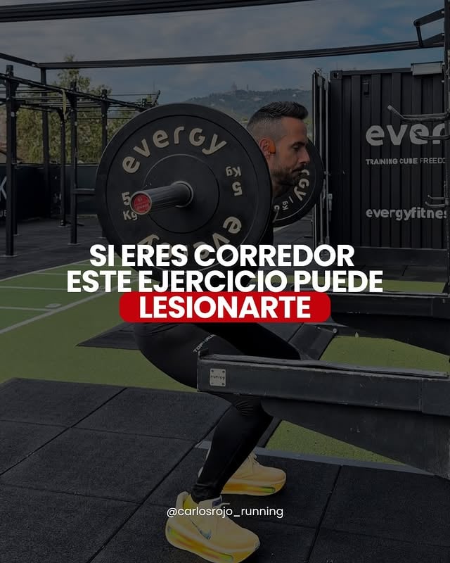 Comenta EJERCICIO y te envío los 30 ejercicios exactos que uso con corredores para bajar de 3h30 en maratón👇

Hay un error que comete casi todo corredor que va al gimnasio. Y lo peor es que cree que lo está haciendo bien. ⚠️

El problema no es que hagas fuerza. El problema es cómo la haces.

Bajar rápido. Subir rápido. Repetir rápido. Con cara de esfuerzo y la sensación de que estás trabajando duro. Pero gran parte de ese movimiento no lo están haciendo tus músculos. Lo está haciendo el impulso. Como cuando empujas un carrito de supermercado y después sigue solo sin que tú hagas nada. 😔

Y cuando el peso se mueve por inercia, tus músculos dejan de trabajar justo en la parte del recorrido donde más los necesitas. Pierdes control. Pierdes tensión. Y pierdes exactamente lo que ibas a buscar al gimnasio. 😤

Por eso hay tantos corredores que hacen fuerza todas las semanas y se lesionan igual. No porque la fuerza no funcione. Sino porque están entrenando movimiento en lugar de control. Y un corredor sin control muscular real es un corredor que acaba pagándolo en la rodilla, en el Aquiles o en la cadera. 💥

La fuerza que de verdad protege a un corredor no es la que parece espectacular. Es la que puedes controlar de principio a fin. Lenta. Precisa. Aburrida a veces. Y tremendamente efectiva siempre. 🏆

Comenta EJERCICIO y te envío los 30 ejercicios exactos que uso con corredores para bajar de 3h30 en maratón👇
.
.
.
#running #runners #maraton #mediamaraton #correr