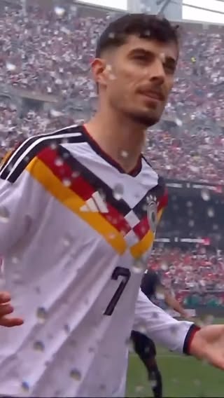 Germany scored after two minutes and went on to beat USA 2-1 in Chicago 🇩🇪