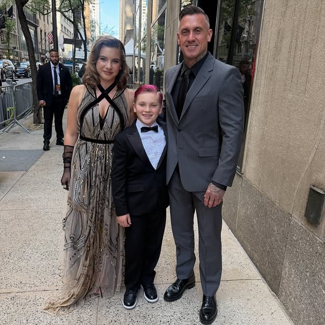 All clean up and ready to watch mama @pink rock the house @thetonyawards Willz and jamo look amazing.