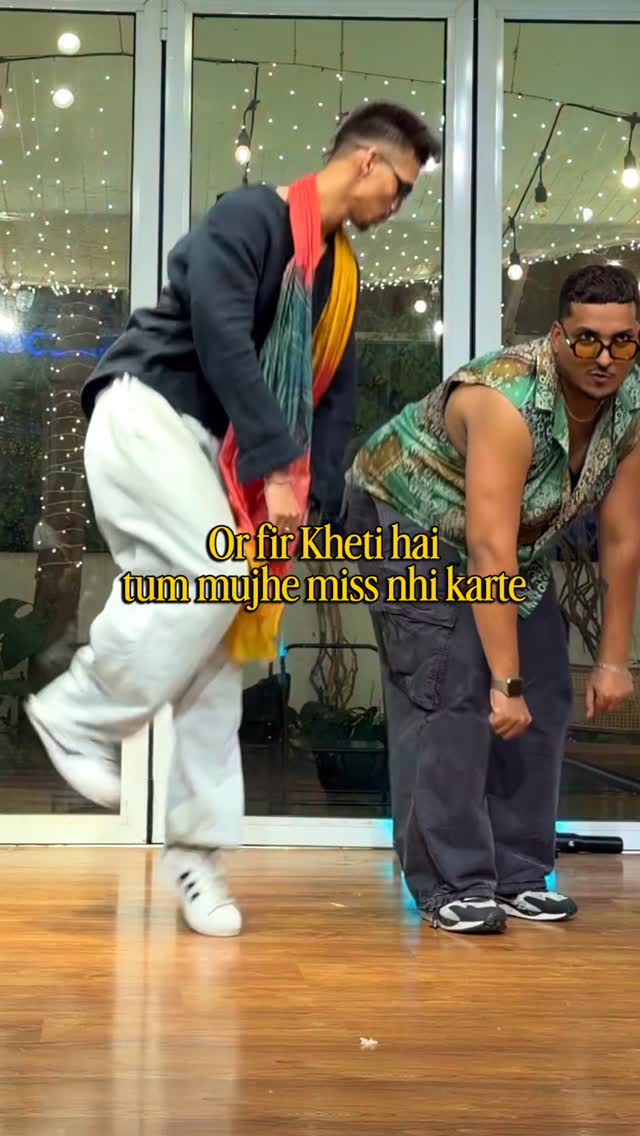 🌝Moon toh ek bahana hai, Hume toh apke sath waqt bitana hai😌🫰🏻
.
🧠: @harshkumarofficiall saarrrr😙
📍 @tangerineartsstudio ✨

#oyeboycharlie #viral #fyp #bollywood #dance