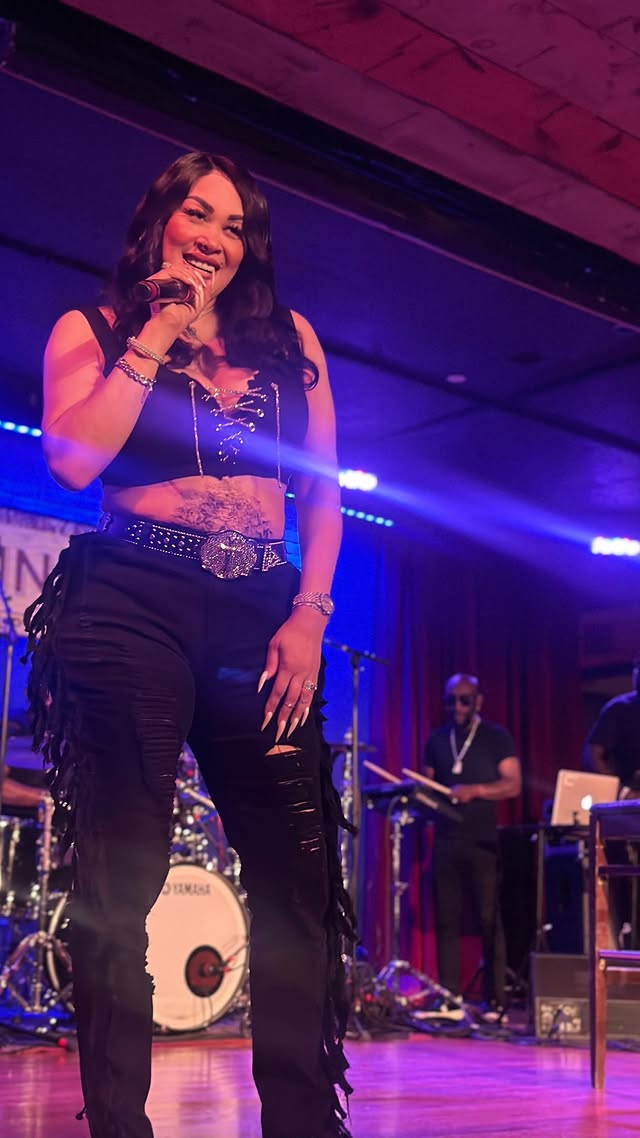 Baby @keke_wyatt mic is always on. Here she sings an outro to “Long as I Live” at City Winery in Philadelphia on 6/5/2026 #singer #concert #concerts #livemusic #music by @londonrockmom
