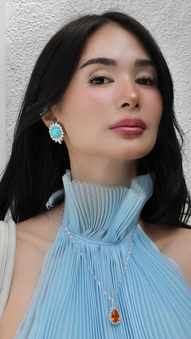 Took my #heartjewels for a spin matched with a @perfectsmileofficialph 🍊🩵 it was lovely seeing all of you!
🎥 @tiiinv 
@thelovemarieedit
#sleepingbeauty #fantagarnet
