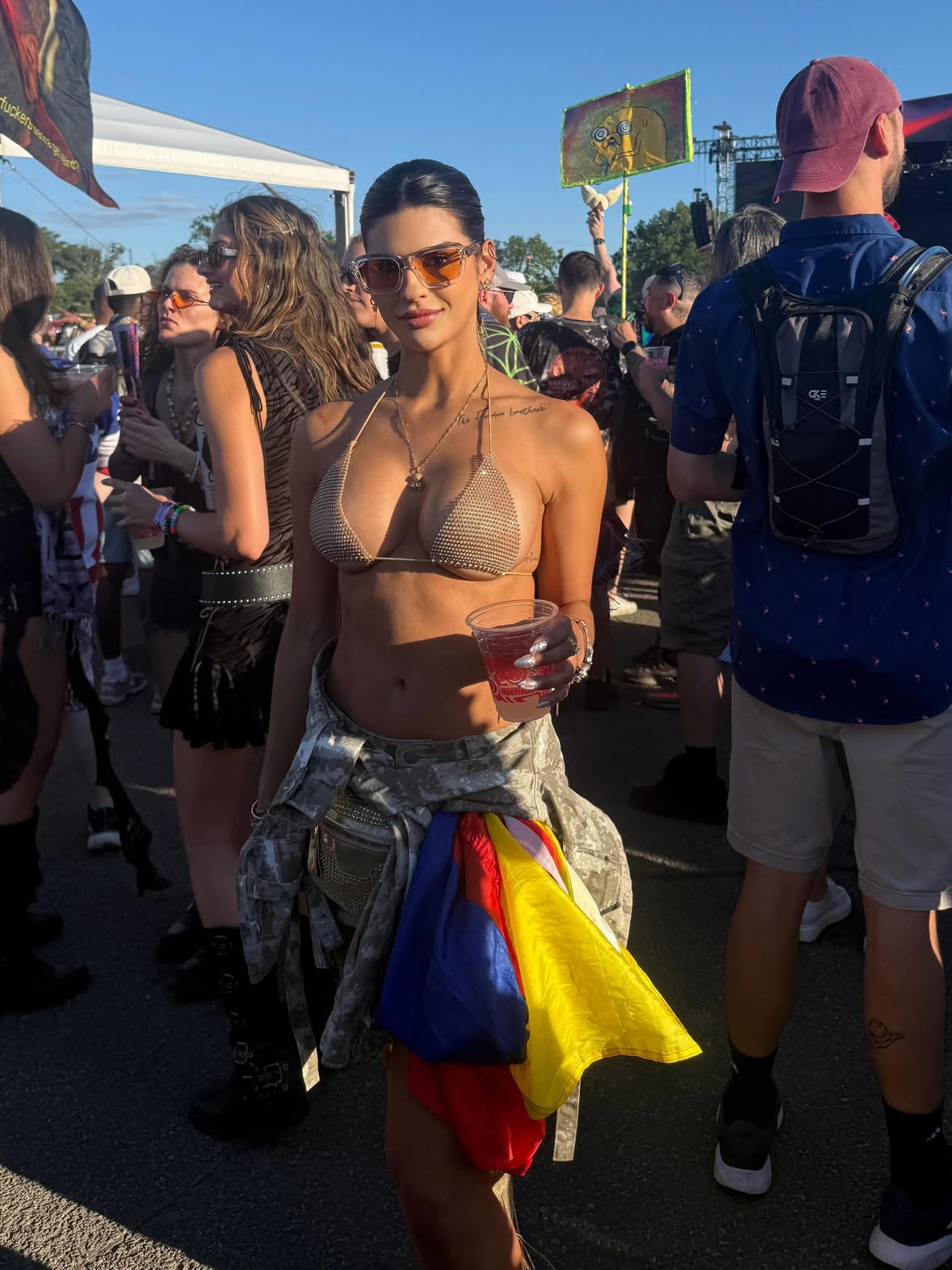 RΔ∇Σ GIRLS 🇨🇴👽🛸👯🪬🖤 @kaforero @projectglowfest ...............#ravegirls #fashion #fashionstyle #raveoutfit #bohochicstyle by @ravegirlscolombia