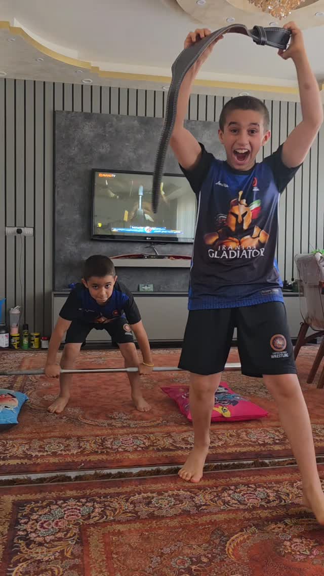 دیدین آخرش شد🙃❤️✌️🙏
ایمان آوردم خواستن توانستن است!
بالاخره انجامش دادم
شد
شما چی فکر میکنید؟!
خواستن توانستن است یا خیر؟!

.
#وزنه_برداری #کراسفیت #بدنسازی #کلستنیکس #ورزش