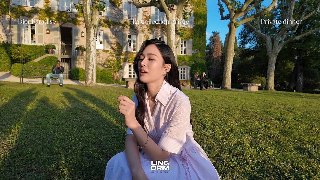 หลิงกับแสงและสวนที่ฝรั่งเศส ถูกต้องมากกก ! ⛅️

#Linglingkwong #หลิงหลิงคอง
#DiorLaCollectionPrivée #DiorParfums