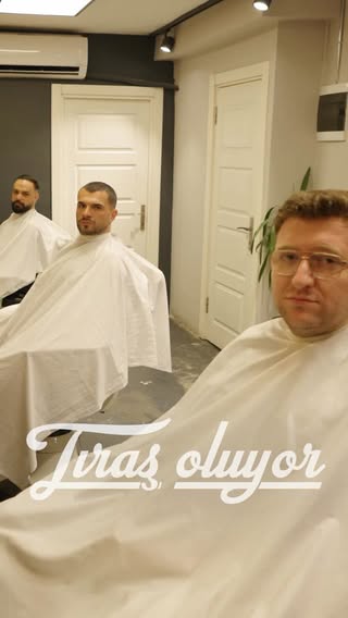 TIRAŞ ✂️

Ali Biçim, Efe Uygaç ve Koray Koç, Dünya Kupası boyunca bir berber dükkanında gecenin maçını canlı izliyor, sohbet ediyor, oyun oynuyor ve sizden gelen soruları yanıtlıyor.

11 Haziran Perşembe saat 21.00’de, Mantra Youtube kanalında yayında!

#Tıraş