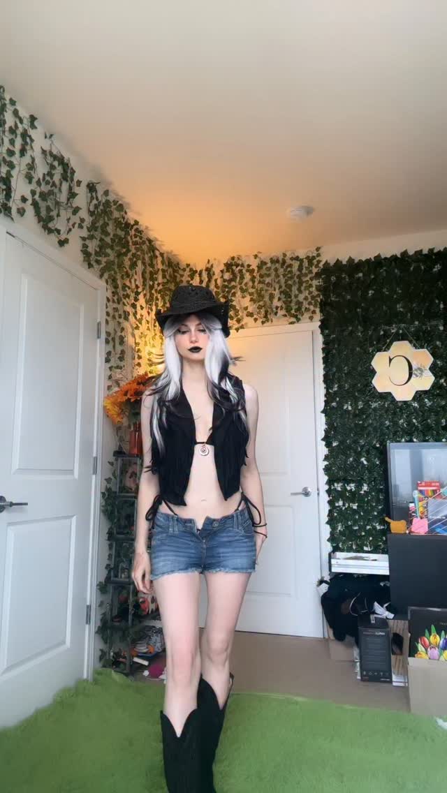 Howdy by @conmiele_