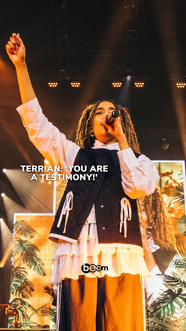 you are a living, breathing, walking testimony ❤️@iamterrian vertelde het alle 15.000 bezoekers: Jij laat iets zien van wie God is. Kijk haar nummer Testimony terug via link in bio 🔗#eobeam #eojongerendag2026 #eojd #eojd26 by @eobeam
