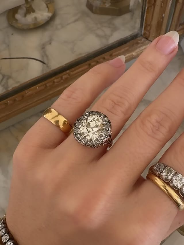 V E C C H I O 🥀🪞✨A collector’s piece that truly takes our breath away—this rare antique piece dates from the end of the 18th century and embodies Georgian-period beauty on a large scale! With a warm, elongated Old Mine Cut diamond as the centerpiece, the chunky Old Mine Cut halo adds more texture and scale to the already sizable diamond. Set in silver-topped gold, as was the practice for most of the 18th and early-mid 19th century, the piece has a luscious patina that reflects its nearly 250-year-old history. The detailed split shank band adds even more interest and flow across the finger. Set in a rare-for-the-period open back setting, this piece is secure for wear and admiration! •••#antiquejewelry #georgianjewelry #omc #ringinspo #engagmentring by @andriabarbonejewelry