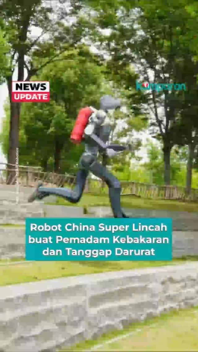 Startup DEEP Robotics asal China merilis video baru yang menampilkan kemampuan terbaru robot humanoid DR02 miliknya yang semakin lincah.⁠
⁠
Video menunjukkan si robot kini mampu berlari melintasi medan berumput yang tidak rata, melompati rintangan, menaiki tangga beton, dan menavigasi lingkungan luar ruangan yang masih menantang bagi banyak sistem humanoid.⁠
⁠
Bahkan dalam satu adegan, DR02 terlihat berlari membawa alat pemadam kebakaran yang terpasang di punggungnya, sementara adegan lain tampak robot tengah beroperasi di dekat infrastruktur listrik bertegangan tinggi.⁠
⁠
Menurut DEEP Robotics, DR02 kini memiliki kapasitas muatan yang lebih besar dan kemampuan melintasi rintangan yang lebih baik, meski spesifikasi teknis terbaru tidak diungkapkan bersamaan dengan demonstrasi tersebut.⁠
⁠
DR02 diluncurkan perdana per Oktober 2025, sebagai robot kelas industri yang dirancang untuk inspeksi, pemeliharaan, tanggap darurat, dan operasi infrastruktur.⁠
⁠
DEEP Robotics baru-baru ini mengajukan penawaran umum perdana (IPO) di Pasar STAR Shanghai, dengan tujuan mengumpulkan pendanaan sekitar 2,5 miliar yuan atau sekitar Rp 6,6 triliun. Hasil IPO itu diharapkan dapat mendukung pengembangan lebih lanjut sistem AI terintegrasi, platform robot humanoid, dan kapasitas manufaktur.⁠
⁠
Di China, DEEP Robotics bersaing ketat dengan startup lainnya, Unitree Robotics, yang juga memajukan rencana IPO-nya. Mereka berlomba untuk mengkomersialkan platform humanoid untuk aplikasi industri dan komersial.⁠
⁠
📸: Dok. YouTube DEEP Robotics.⁠
⁠
Baca selengkapnya dengan klik link di bio. Cari tahu berita update lainnya dengan download aplikasi kumparan di App Store atau Google Play.⁠
⁠
📝: newsupdate | update | teknosains | svl | R038 | E004⁠
⁠
#bicarafaktalewatberita #kumparan