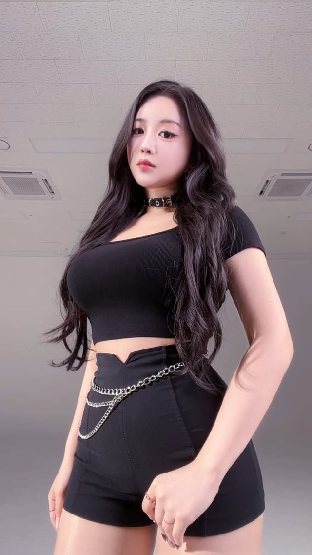 스근하게🐈‍⬛🖤 #dance #dancechallenge #challenge #dancevideo #reels by @enjoy_sky_