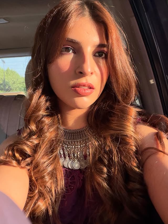 i keep getting told i look more and more like my mom, makes my day every time. also, first time posting selfies, feels rather intimate. be kind. mwah 💜

💇🏻‍♀️ @faizas.salon 
👗 @zaib.official