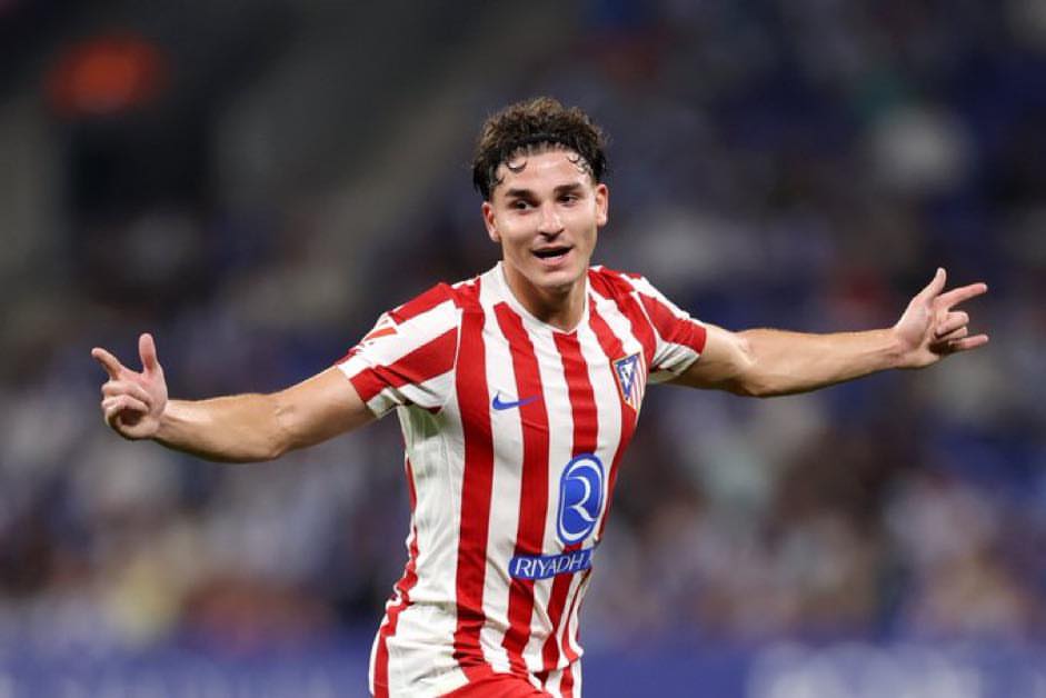 💣💣💣 💣 COMUNICADO OFICIAL:

O Real Madrid anuncia que, após a reunião de hoje do Conselho de Administração, fez uma oferta de €150 MILHÕES ao Atlético de Madrid pelos direitos de registro de Julián Álvarez.

Após revisar e avaliar a oferta, o Atlético de Madrid agradeceu ao Real Madrid pela proposta, feita no âmbito da boa relação entre os dois clubes, e a REJEITOU, citando a cláusula de liberação do jogador.