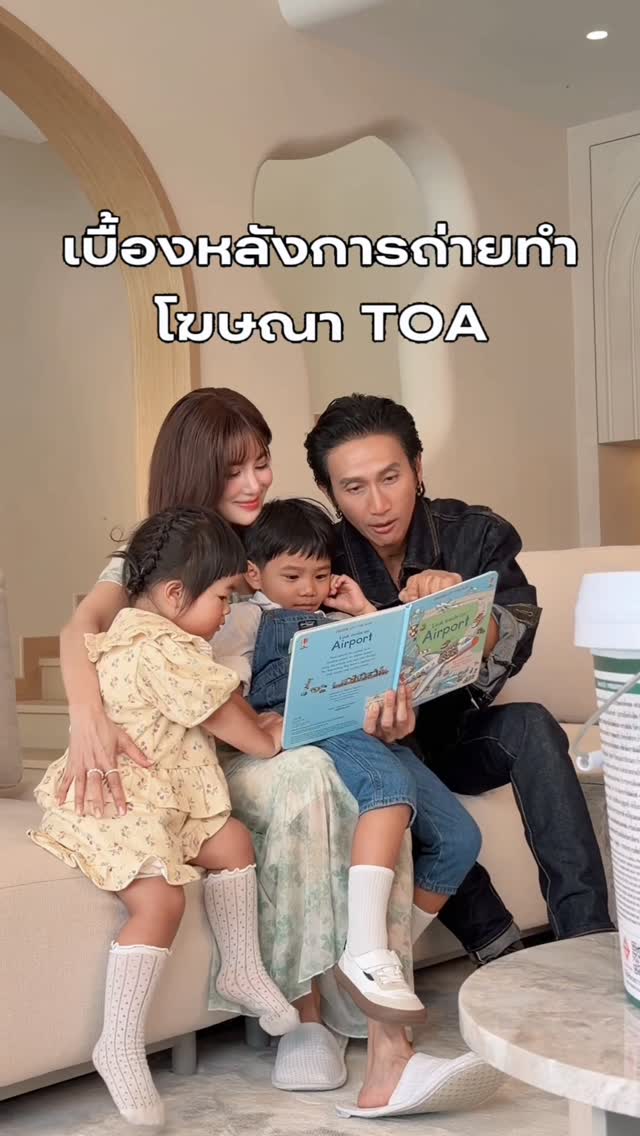 เบื้องหลังความม่วนจอยในการถ่ายโฆษณาครั้งแรกของทะเลและเวลา กว่าจะได้มาในแต่ละซีนนั้นนน5555 ใดๆคือเด็กๆเก่งมาก ตัวต่อไปเข้าได้เลยค่ะ!😘#ก้อยตูนทะเลเวลา #บ้านทะเลและเวลา by @rachwinwong