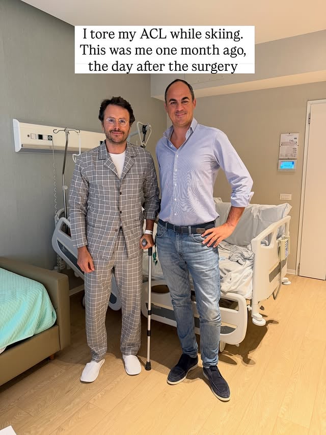 A month ago I had surgery on my ACL after a skiing accident that left me with a torn ligament. At first, I wasn’t sure which surgery option to choose since there were several, but in the end, I went with a donor tendon. I’m so grateful to @dottvittoriodigiacomo and his medical team. After just 2 weeks, I was already off the crutches.Now, I have 6 months of physiotherapy ahead, but every day is a bit better. Your thoughts shape you, your habits build you, your choices define you.#ACL by @fabioattanasio