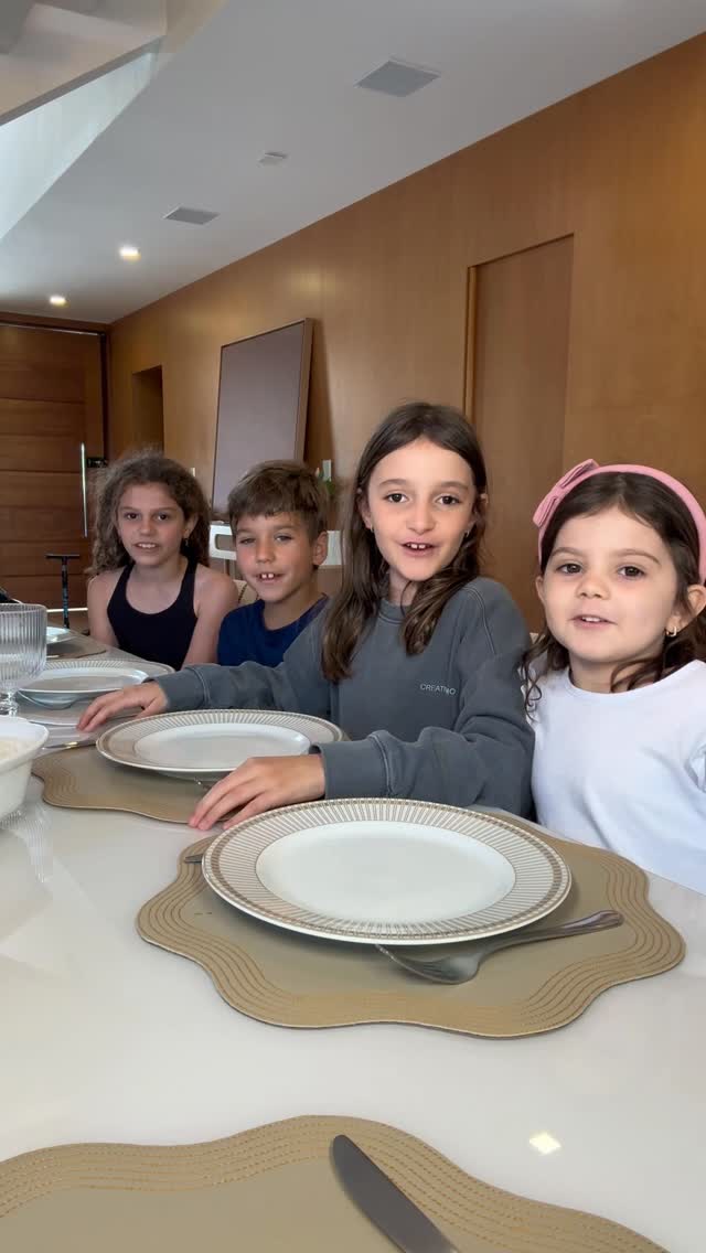 Dos stories pro feed. Enquanto eu viajava, rolou esse almoço aqui em casa. Estou ou não estou muito bem representada? kkkkk

#almoço #receita