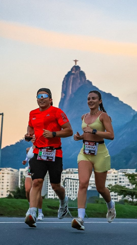 Uma cidade inteira pulsando corrida e a sensação de estar exatamente onde eu deveria estar ✨Neste fim de semana, a GOL me trouxe para o Rio e tive o privilégio de correr a Meia Maratona nessa cidade linda.Mais do que me levar até a linha de largada, a GOL conecta pessoas aos seus sonhos, histórias e paixões espalhadas pelo Brasil. Porque viajar também é isso: descobrir novos lugares, criar memórias e viver momentos que ficam para sempre.#VoeGOL #MaratonaDoRio #publi by @gabiguther