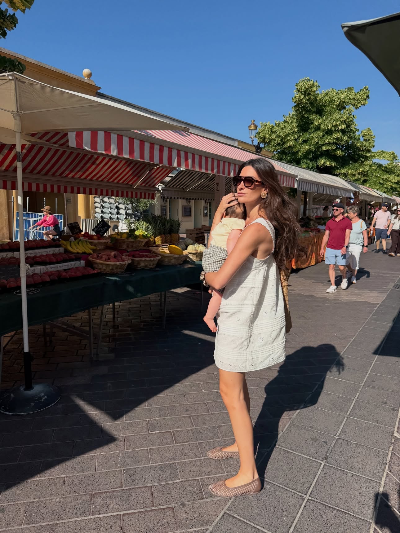 La vie dans le sud >>> #market #marché #momoutfit #maman #suddelafrance by @paola.ambre