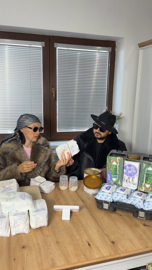 Před pár lety jsme počítali peníze na dovolenou. Dnes počítáme plínky do kufru. 😂🧳

Kdo má doma miminko, ten moc dobře ví, že plínky mizí rychlostí světla. Proto je u nás @bellababyhappycz naprostá výbava číslo jedna. A když balíme kamkoliv, první otázka nezní: „Máme pasy?“, ale „Máme dost plenek?“ 🤣

A pokud je chcete vyzkoušet i vy, mám pro vás slevu 15 % s kódem KAMILA15. 🎉

Tak schválně… kolik plenek byste si tipli, že padne u dvojčátek za jeden den? 😂👇

#parents #gang #family #bellababyhappy #couple