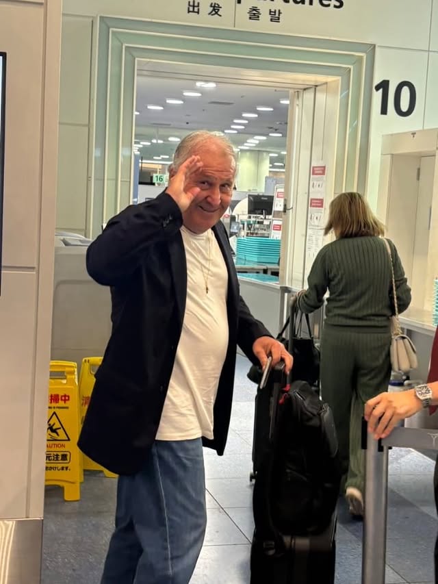 Voltando do Japão pro Brasil, sempre os amigos me levando no aeroporto, mas com uma parada em Dubai pra relaxar um pouco sob o olhar do famoso Burj Khalifa.