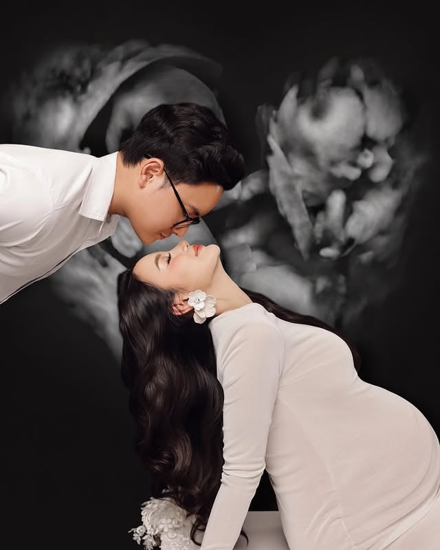 From teenagers in love to parents of three..
what a beautiful journey it’s been🥹🤍

#PregNansyie #26weekspregnant #MasyaAllahTabarakallah