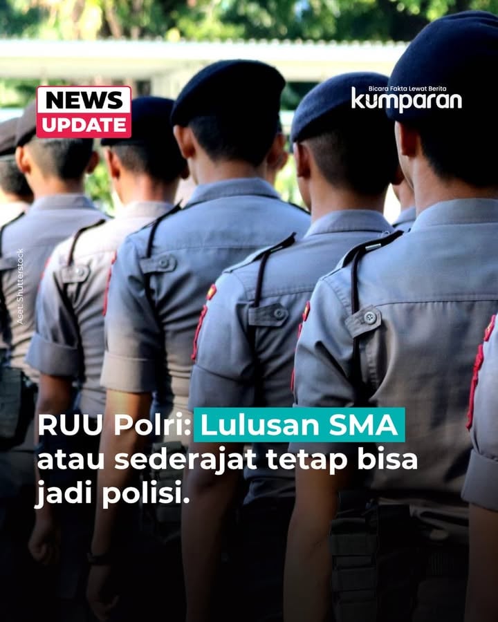 Pemerintah dan DPR tetap mempertahankan syarat pendidikan minimal lulusan Sekolah Menengah Atas (SMA) atau sederajat bagi calon anggota Polri dalam pembahasan Revisi Undang-Undang (RUU) Polri. Ketentuan itu tercantum dalam usulan perubahan Pasal 21 yang mengatur syarat pengangkatan anggota Kepolisian Negara Republik Indonesia.⁠
⁠
Dalam rapat Panja Komisi III DPR, anggota Komisi III DPR dari Fraksi Demokrat Hinca Pandjaitan mempertanyakan alasan pemerintah masih mempertahankan syarat lulusan SMA. Menurut Hinca, terdapat gagasan di masyarakat agar syarat pendidikan minimal anggota Polri dinaikkan menjadi sarjana.⁠
⁠
Menanggapi hal tersebut, Kepala Divisi Hukum Mabes Polri Irjen Agus Nugroho menjelaskan keputusan itu didasarkan pada hasil analisis dan evaluasi internal Polri.⁠
⁠
Menurut Agus, Polri masih membutuhkan jalur rekrutmen yang bersumber dari lulusan SMA untuk pembentukan bintara. Sementara itu, lulusan sarjana telah memiliki jalur tersendiri melalui Sekolah Inspektur Polisi Sumber Sarjana (SIPSS).⁠
⁠
"Itulah kenapa di sini menggunakan istilah pembentukan. Pembentukan bintara, pembentukan perwira. Yang satu bersumber dari SMA, yang satu lagi bersumber dari sarjana," ujar Agus.⁠
⁠
Setelah mendengarkan penjelasan tersebut, Wakil Ketua Komisi III DPR RI Rano Alfath menyatakan persetujuan forum terhadap rumusan yang diajukan pemerintah. "Oke disetujui ya," ucap Rano.⁠
⁠
📸: Dok. Shutterstock.⁠
⁠
Baca selengkapnya dengan klik link di bio. Cari tahu berita update lainnya dengan download aplikasi kumparan di App Store atau Google Play.⁠
⁠
📝: newsupdate | update | news | oneliner | R158 | E164 | E023⁠
⁠
#bicarafaktalewatberita #kumparan⁠