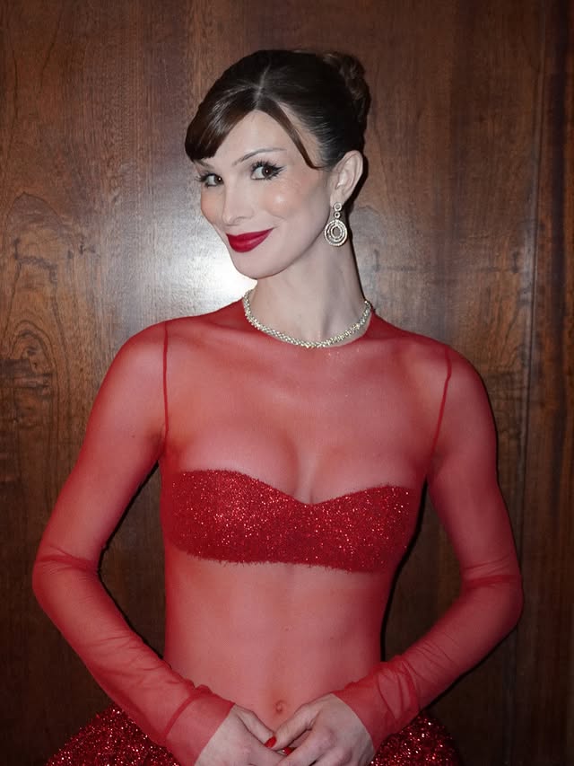 Glam on @dylanmulvaney for the Tony Awards 🌹✨This makeup features a crisp double winged liner, many sets of tiny individual lashes on each eye and of course a gorgeous red lip by @yslbeauty. Hair by @angelinapanelli Nails by @julieknailsnyc Wearing @csiriano Skin - @hauslabs foundation @natashadenonabeauty concealer @makeupbymario cream blush @hauslabs powder highlight @blendbunnycosmetics contour and blush powder palettes @kimchichicbeauty powder in translucent @maccosmetics studio fix foundation powder Eyes -A custom mixture of individual lashes on top & bottom@blendbunnycosmetics eye shadow palette Ellis V2@yslbeauty mascara@makeupforever eye pencilsLips -@makeupforever artist pencil @yslbeauty satin red lipstickBrows -@browcode pencils and gel by @laurelcharleston