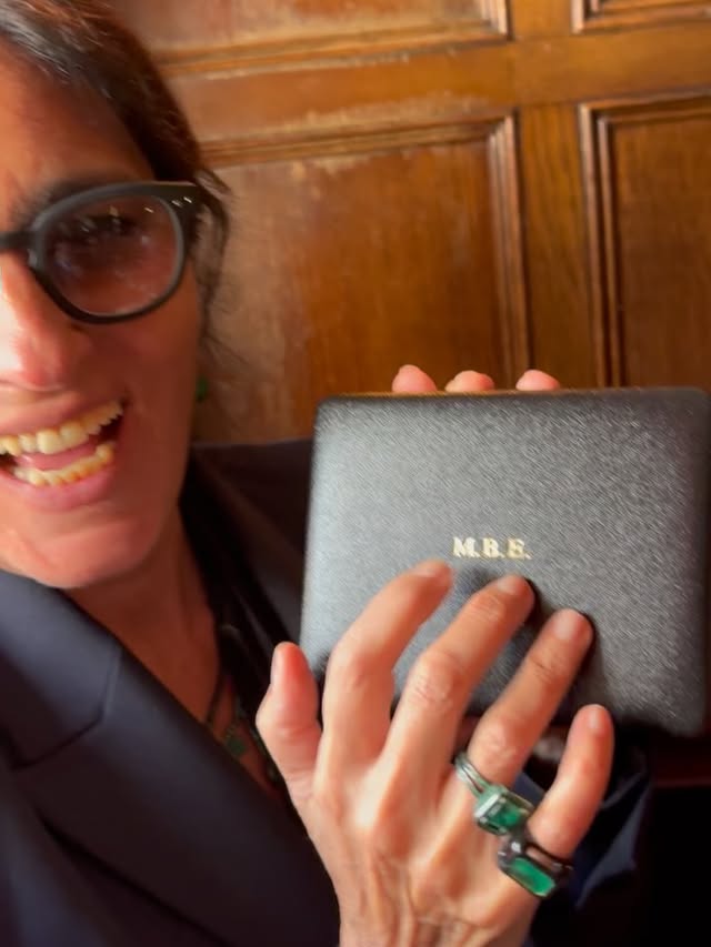 #pinchme Picked up my actual MBE from #windsorcastle🇬🇧 today. My adorable parents and favourite husband 😉 came along which made it all the more special and memorable. The #princessroyal was brilliantly able to get me talking until I could barely stop. I wore as many #emeralds as I could. Lunch at the #hindsheadbray then home for a snooze. All completely marvellous @theroyalfamily 💚 by @solangeazagury