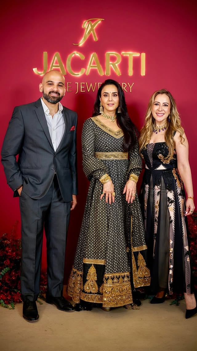 I am so excited to announce the launch of my fine jewellery brand @jacartijewellery with my partners, @samarapunjabi & @priyavrata.mafatlal . Thank you @leepakshiellawadi & @bhakteevakil for making this happen. 

Jacarti for me is a love letter to all those women who are rooted in tradition yet are masters of their destiny. This jewellery is all about delight, designed for all those who would like to buy  jewellery for themselves, their moms and their loved ones. 

It’s for women who spoil themselves and invest in themselves. And of course also for those who love to be spoilt!

Our jewellery is made with 22 karat gold & natural diamonds and the designs are stunning. You can wear our jhumkas all night and you will never have a head ache or an ear ache again cuz they are made with a new technology that retains the quality and design without the extra weight of the gold.

I’d like to invite all of you to experience the world of Jacarti Fine Jewellery and feel the difference cuz today luxury is not just about beauty, but also about quality, comfort and trust. Ting ! 
#JacartiJewellery #Polki #Finejewellery