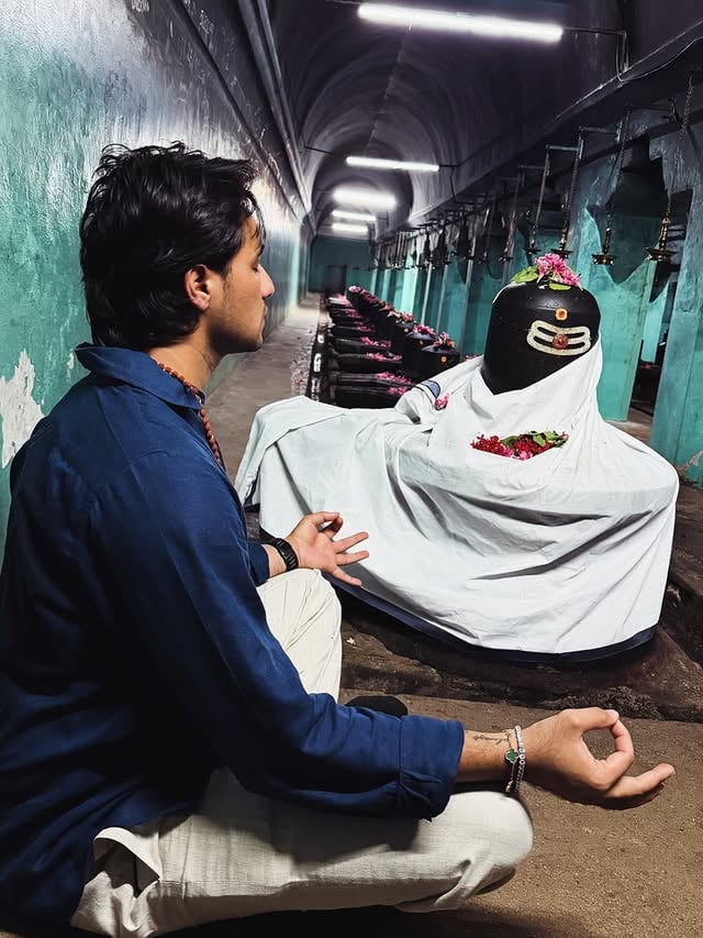Finding peace in the heart of Kumbakonam 🙏✨

The temple in Papanasam where Rama placed 108 Shiva Lingas is not to miss out